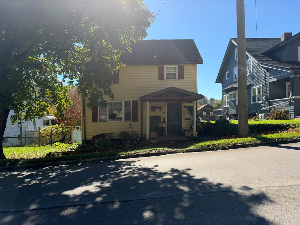 SPACE, LOCATION & POTENTIAL — THIS ONE CHECKS ALL THE BOXES! 112 PENN ST., NEW…